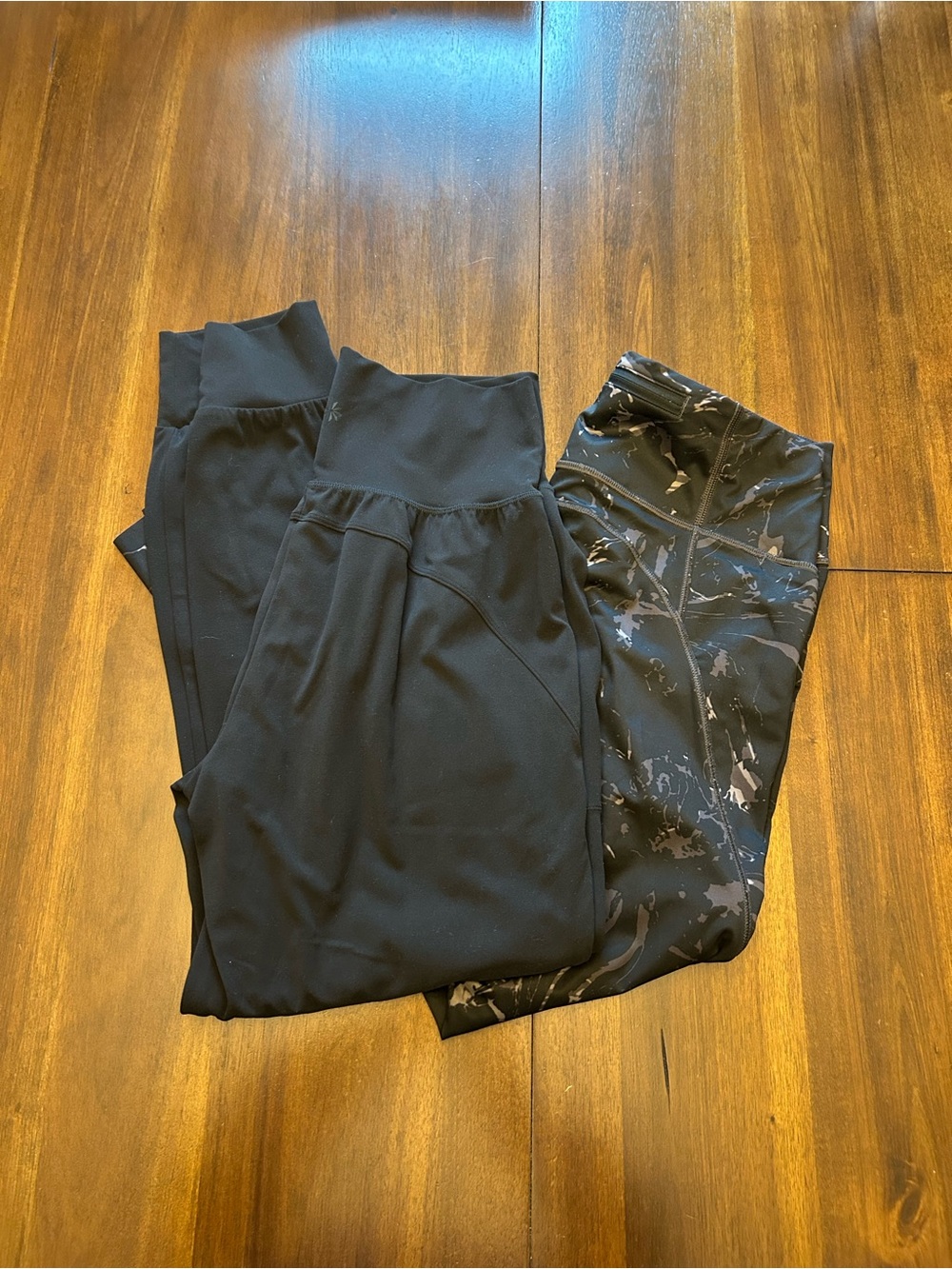 Lot of 2 Women’s Athleta Legging/Jogger Black Gray Size Small